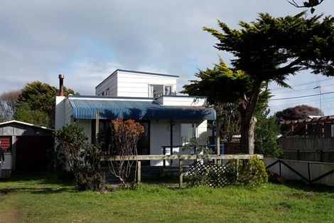 Photo of property in 5 Atkinson Avenue, Otaki Beach, Otaki, 5512