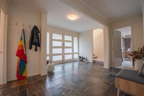 Photo of property in 1/18 Holdaway Avenue, Northcote, Auckland, 0627