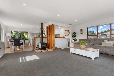 Photo of property in 6 Koromiko Place, Waiuku, 2123