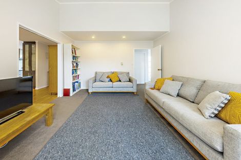 Photo of property in 35 Gossamer Drive, Pakuranga Heights, Auckland, 2010