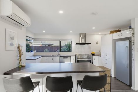 Photo of property in 1 Appleton Place, Woodend, 7610