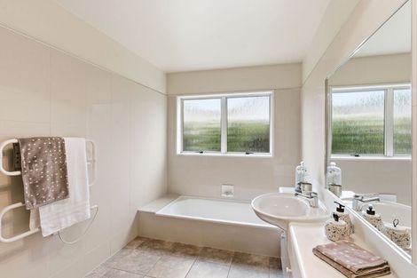 Photo of property in 2/60 Lancewood Drive, Halswell, Christchurch, 8025