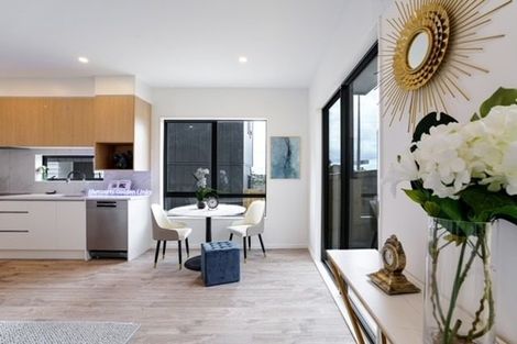 Photo of property in 4b Unsworth Drive, Unsworth Heights, Auckland, 0632