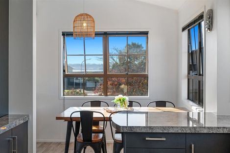 Photo of property in 8 Taurus Place, Kawaha Point, Rotorua, 3010