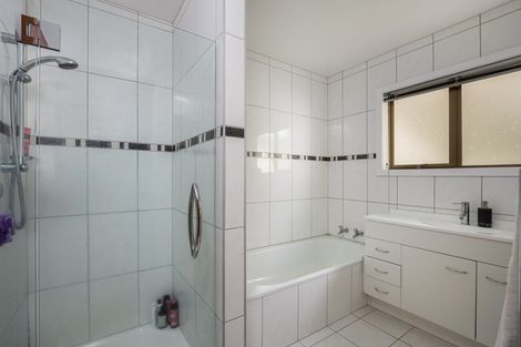 Photo of property in 72 Manu Crescent, Upper Vogeltown, New Plymouth, 4310