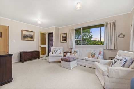 Photo of property in 2/56 Sunnynook Road, Sunnynook, Auckland, 0620