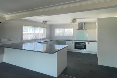 Photo of property in 2/100 Titirangi Road, New Lynn, Auckland, 0600