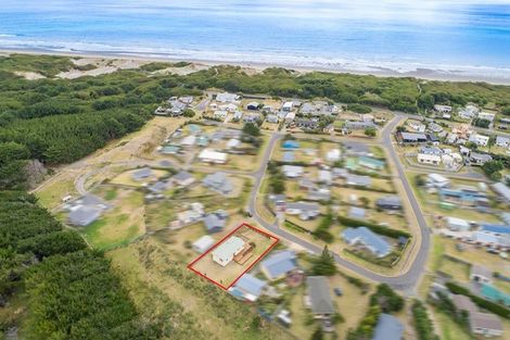 Photo of property in 37 Te Kiri Street, Himatangi Beach, Foxton, 4891