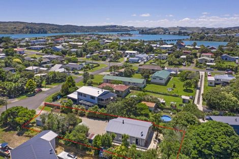 Photo of property in 12 Karioi Crescent, Raglan, 3225