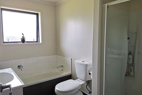 Photo of property in 13 Kamahi Place, One Tree Point, 0118