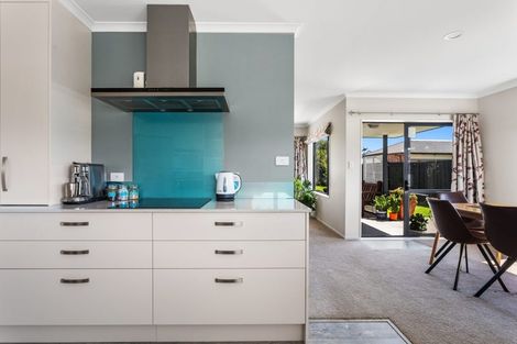 Photo of property in 21 Edgewater Grove, Whakatane, 3120