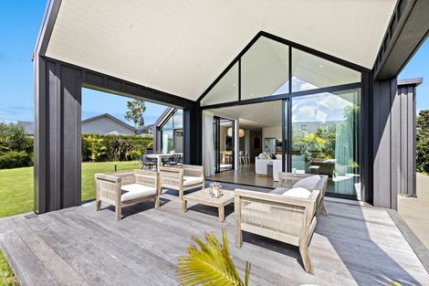 Photo of property in 75 Sandpiper Avenue, Point Wells, 0986