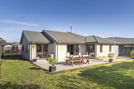 Photo of property in 17 Walnut Grove, Kelvin Grove, Palmerston North, 4414