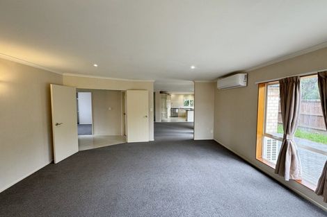 Photo of property in 16 Monash Place, Flat Bush, Auckland, 2016