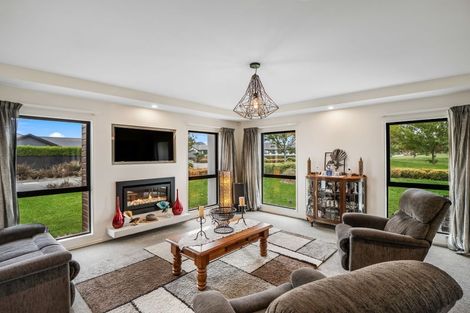 Photo of property in 21 Watkins Drive, Rangiora, 7400
