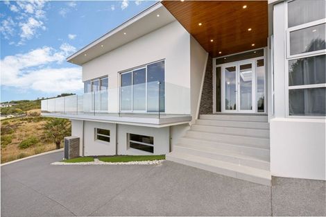 Photo of property in 4 Law Lane, Mount Pleasant, Christchurch, 8081
