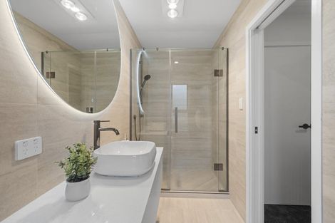 Photo of property in 94 Takutai Avenue, Half Moon Bay, Auckland, 2012