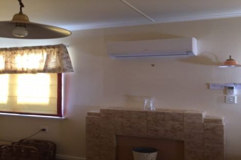 Photo of property in 1 Renown Road, Raumati South, Paraparaumu, 5032