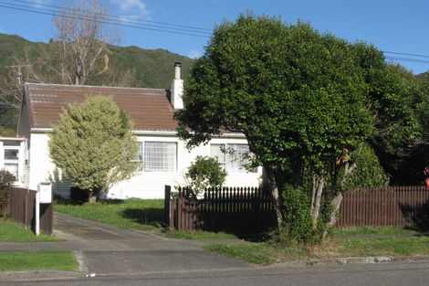 Photo of property in 31 Benge Crescent, Naenae, Lower Hutt, 5011