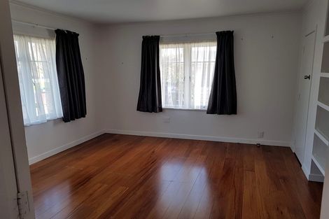 Photo of property in 176 Beach Haven Road, Beach Haven, Auckland, 0626