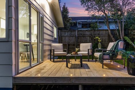 Photo of property in 2/9a De Val Drive, Titirangi, Auckland, 0604