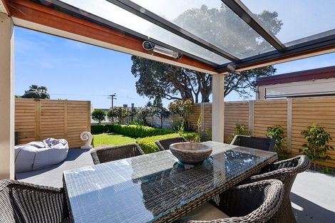 Photo of property in 250b Courtenay Street, Strandon, New Plymouth, 4312
