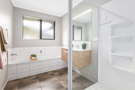 Photo of property in 31 Mooring Close, Whitby, Porirua, 5024