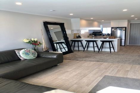 Photo of property in 74a Stanley Road, Glenfield, Auckland, 0629