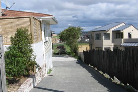 Photo of property in 2/662 East Coast Road, Pinehill, Auckland, 0630