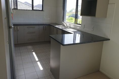 Photo of property in 10 Vino Cina Heights, Ranui, Auckland, 0612
