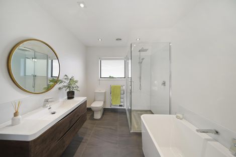 Photo of property in 18b Devon Road, Bucklands Beach, Auckland, 2012