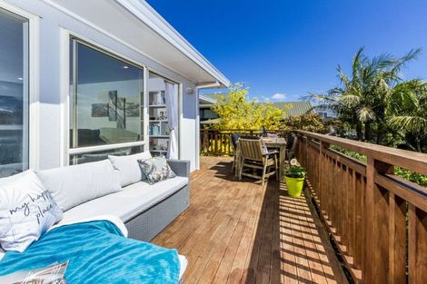 Photo of property in 2/133 Carlisle Road, Northcross, Auckland, 0632