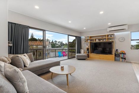 Photo of property in 7 Blyton Lane, Pakuranga Heights, Auckland, 2010