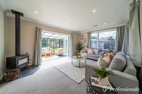 Photo of property in 18 Barberry Grove, Maungaraki, Lower Hutt, 5010