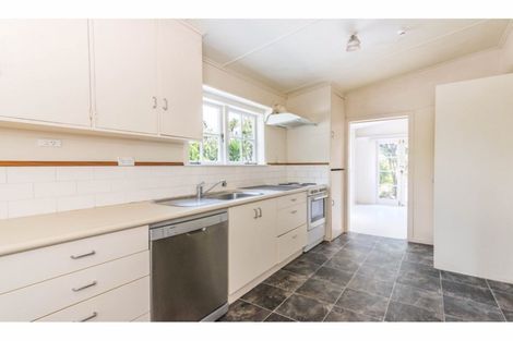 Photo of property in 17 Awaroa Road, Sunnyvale, Auckland, 0612