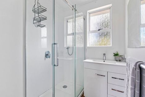 Photo of property in 13 Cooper Place, Papakura, 2110