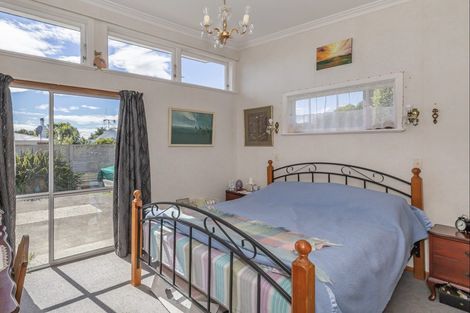 Photo of property in 8 Royal Place, Levin, 5510