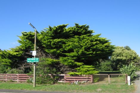 Photo of property in 44 Freyberg Crescent, Waikanae Beach, Waikanae, 5036