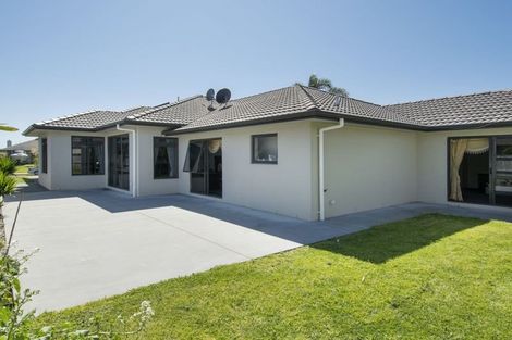 Photo of property in 102 Oriental Parade, Papamoa Beach, Papamoa, 3118