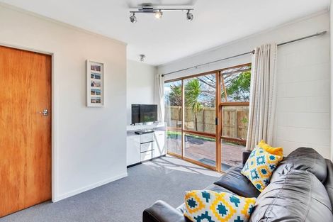 Photo of property in 2/14 Thelma Crescent, Torbay, Auckland, 0630