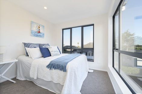 Photo of property in 35c Hereford Street, Te Atatu Peninsula, Auckland, 0610