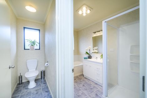 Photo of property in 20 Boston Parade, Kelvin Grove, Palmerston North, 4414