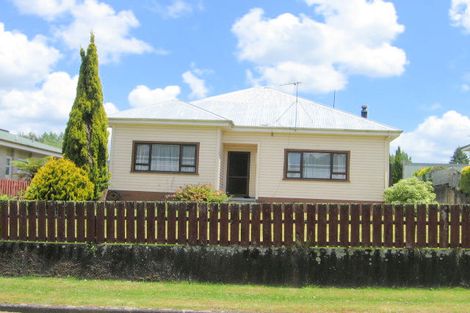 Photo of property in 10 Hillsview Crescent, Taumarunui, 3920