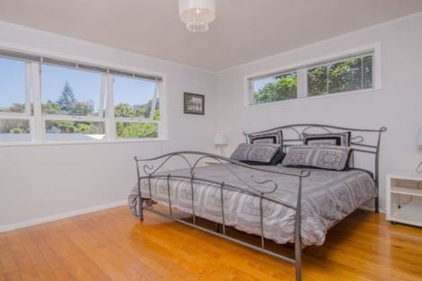 Photo of property in 3 Thuja Street, Green Bay, Auckland, 0604