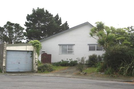 Photo of property in 18b Chetwode Grove, Newlands, Wellington, 6037