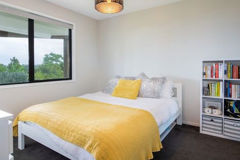 Photo of property in 36 Knights Road, Rothesay Bay, Auckland, 0630