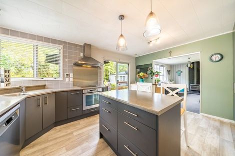 Photo of property in 3 Aniseed Grove, Timberlea, Upper Hutt, 5018