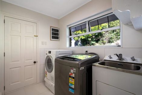 Photo of property in 105 Grassmere Road, Henderson Valley, Auckland, 0612