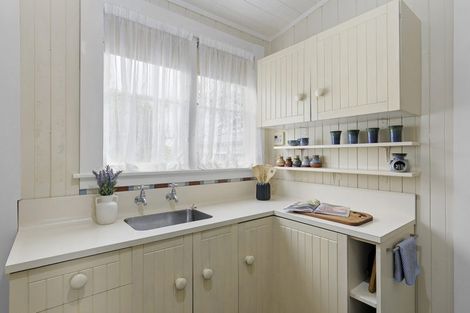 Photo of property in 52 York Street, Moera, Lower Hutt, 5010