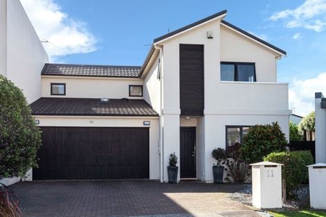 Photo of property in 11 Bunker Rise, Golflands, Auckland, 2013